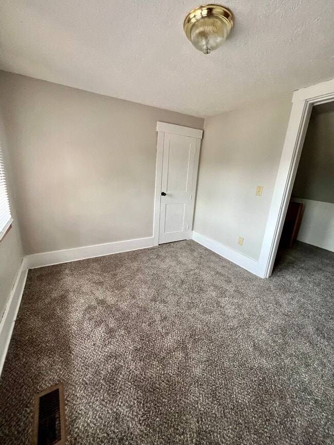 Building Photo - Newly Updated 3-bed 1.5-bath House in South Omaha, close to 13th St and downtown