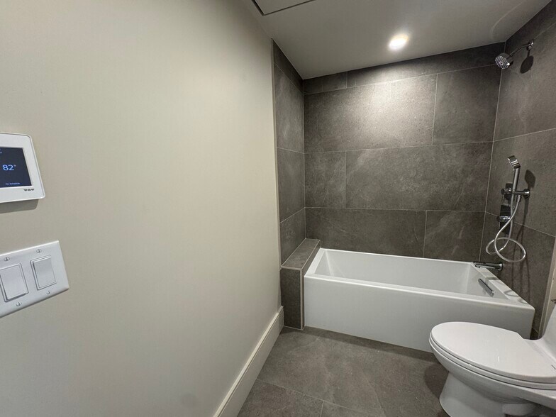 Building Photo - 300 Franklin St