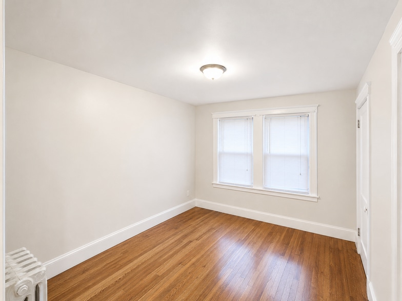 Building Photo - 13 Boscobel St