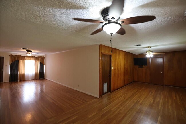 Building Photo - 4018 Nenana Dr