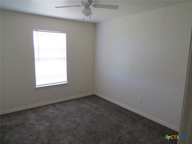 Building Photo - 1602 Benttree Dr