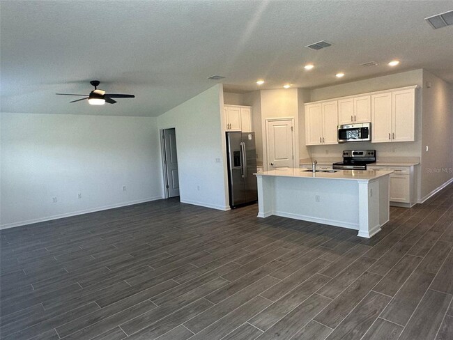 Building Photo - 426 Three Oaks Dr