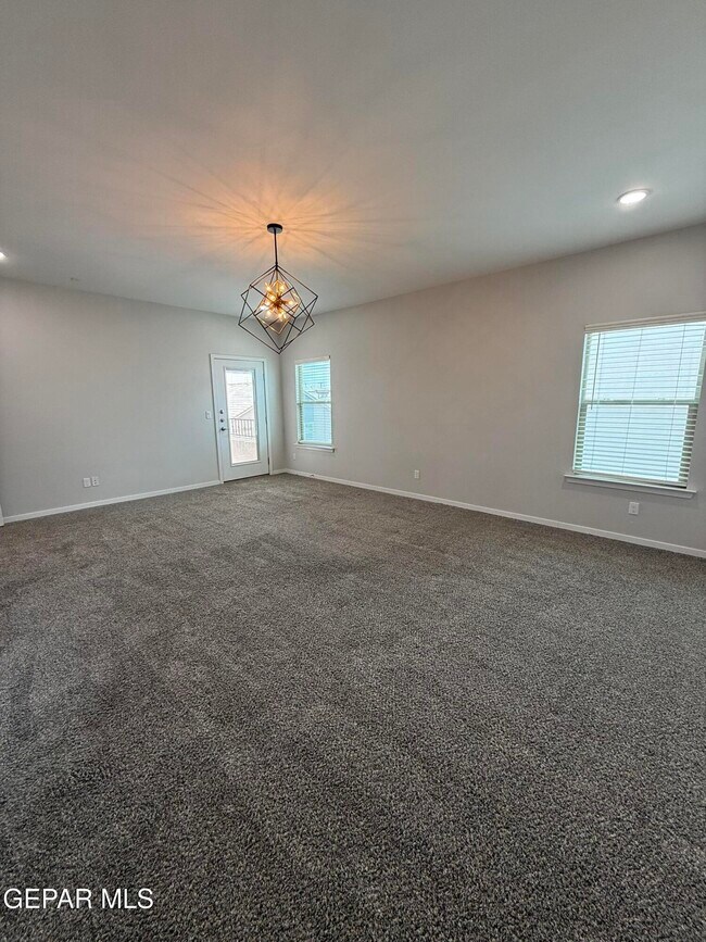 Building Photo - 804 Blingwood