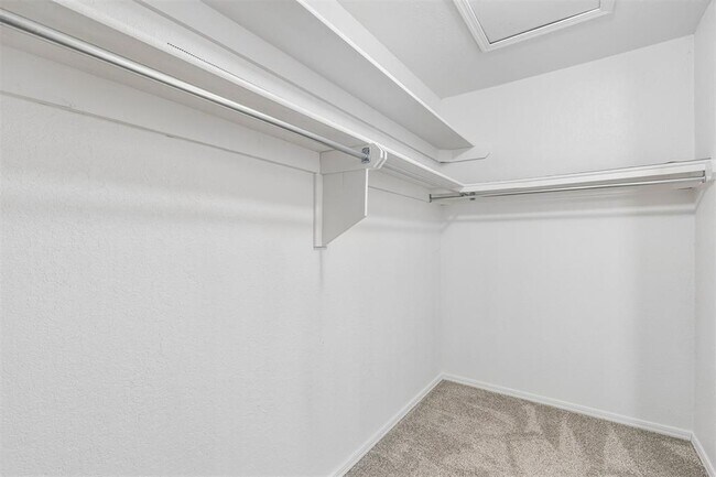 Building Photo - 11819 Red Oak Way