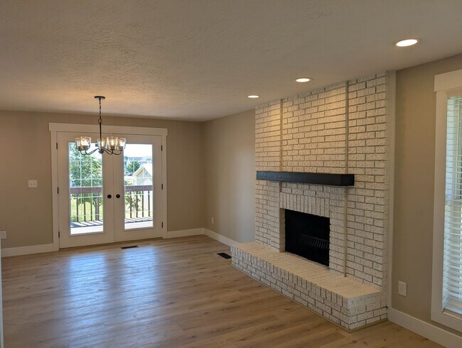 Building Photo - July FREE! Renovated 5-Bed Home + Optional...