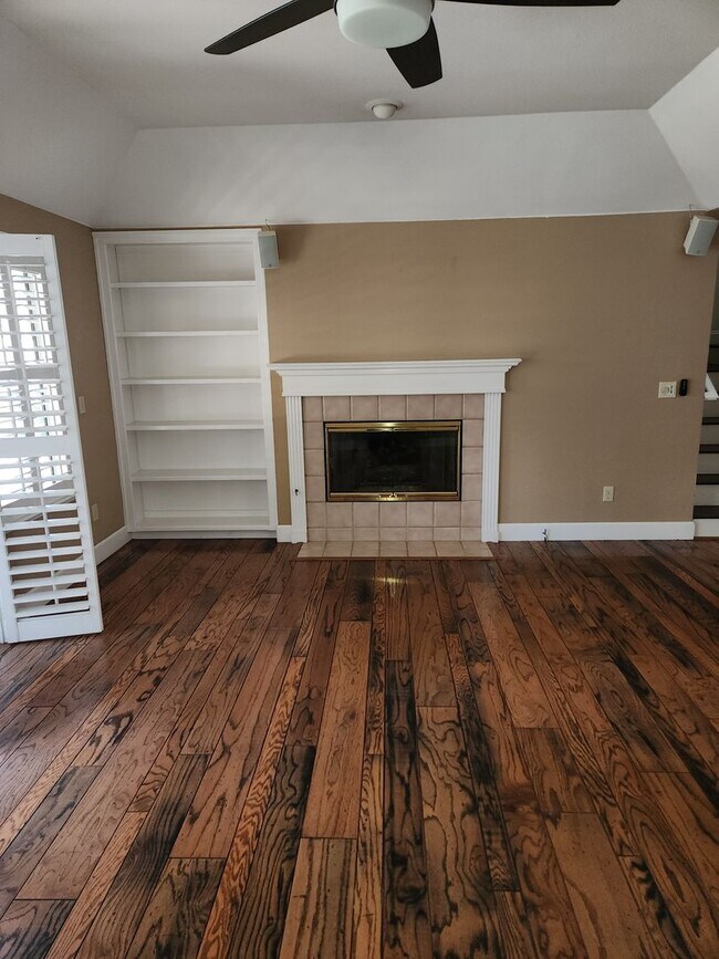 Building Photo - Lovely 4 bedrooms, 3 bathrooms in Windsor