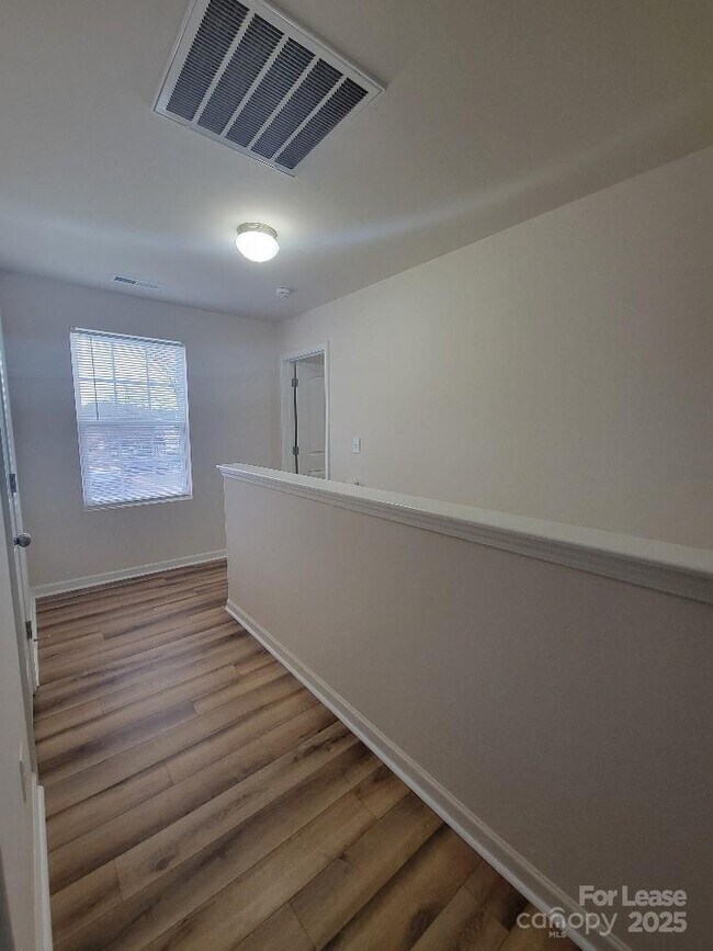 Building Photo - 5823 Hewitt Dr