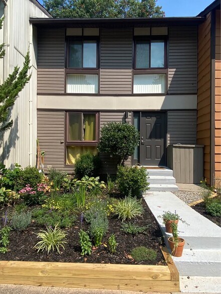 Primary Photo - 2308 Emerald Heights Ct