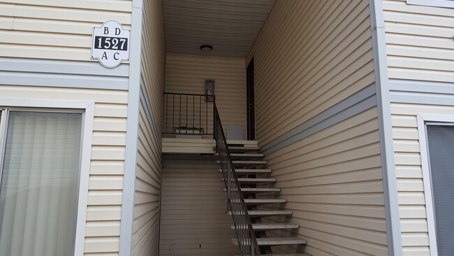Building Photo - MOVE IN SPECIAL, 1/2 OFF 1ST MONTH RENT FO...