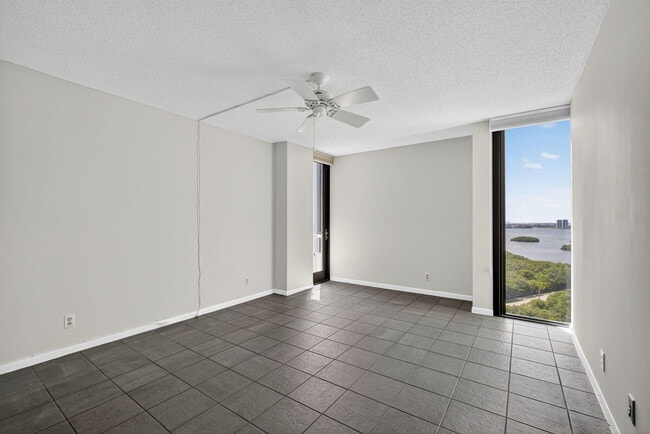 Building Photo - 5540 N Ocean Dr