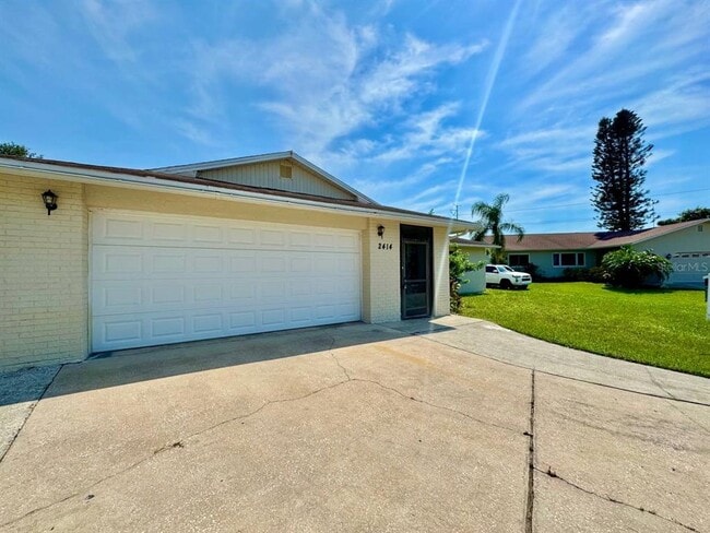 Building Photo - 2414 San Luis Rd