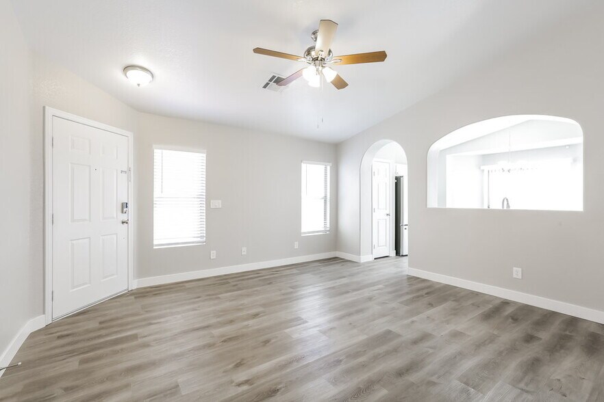 Building Photo - 6531 Duck Hill Springs Dr