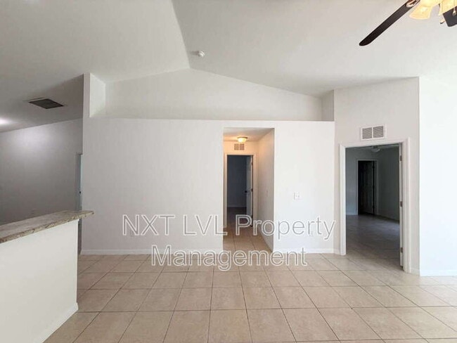 Building Photo - 842 SW 39th Terrace