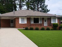Building Photo - Modern Ranch Home - Full Brick - Large Eat in Kitchen with Large Granite Kitchen Island