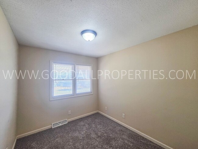 Building Photo - 1116 39th St