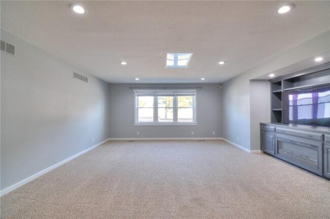 Building Photo - 3 bedroom in Decatur IL 62526