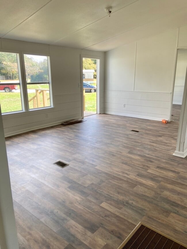 Building Photo - 600 Congress St