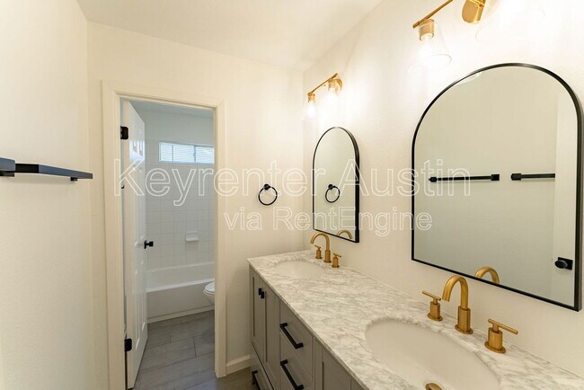 Building Photo - 9409 Meadow Vale