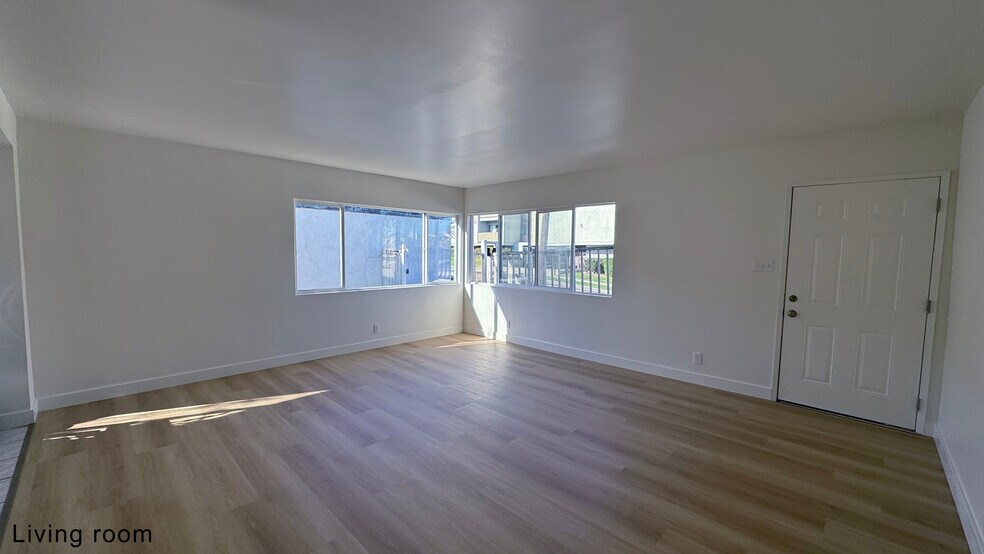 Living room - 716 Glenway Dr