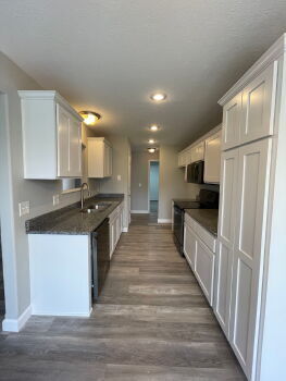 Building Photo - Spacious 3BR+ with fully fenced in backyard