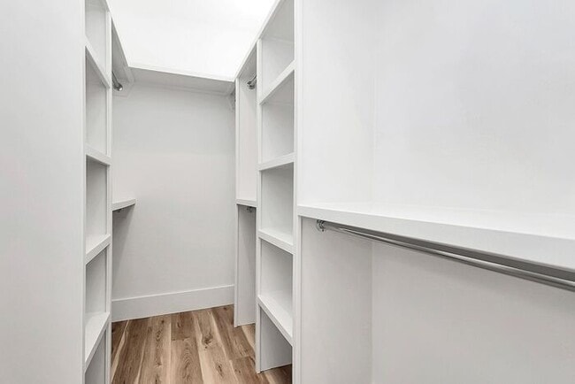 Building Photo - Stunning 3BD/3.5BA Townhome with PRIVATE POOL!