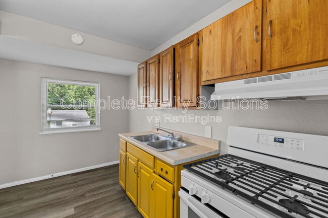 Building Photo - 10721 Spring Garden Dr