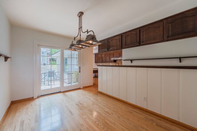 Building Photo - Valmonte 3 bed/3 bath Home plus guest house.