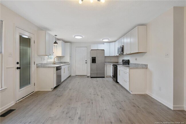 Building Photo - 205 Brookford Ct