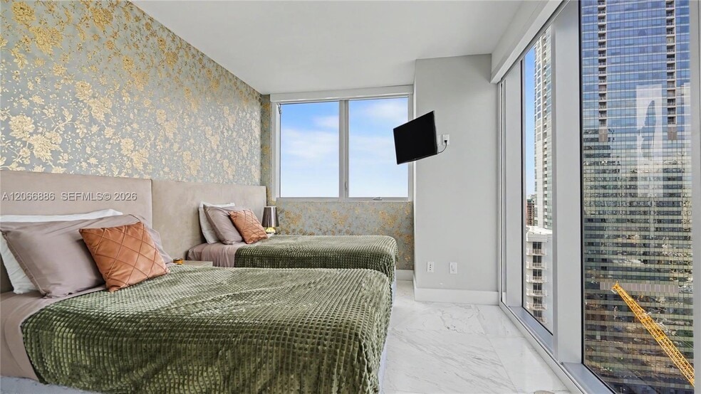 Building Photo - 1300 Brickell Bay Dr