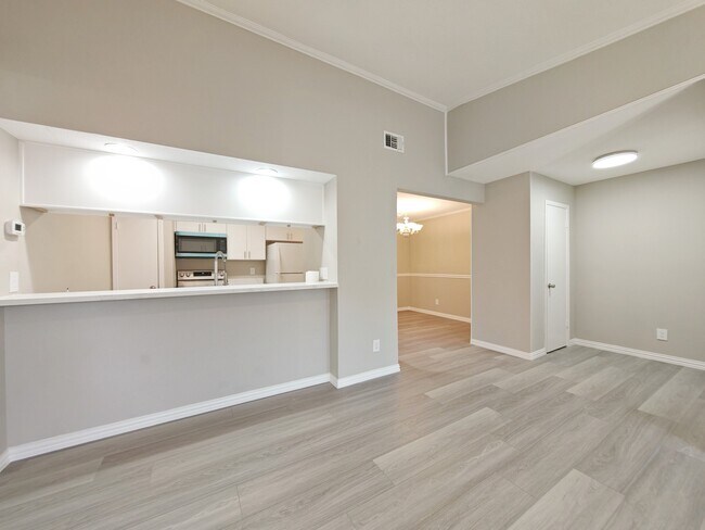 Building Photo - 8100 Cambridge St