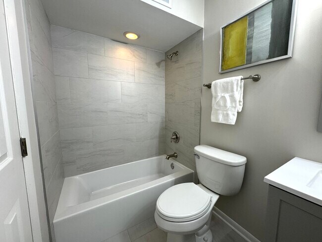 Building Photo - 520 Shorely Dr