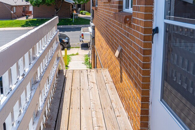Building Photo - 2396 S Linden Ct