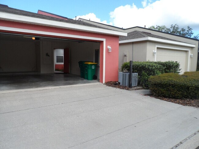 Building Photo - 2 BEDROOM VICTORIA PARK TOWNHOUSE AVAILABL...