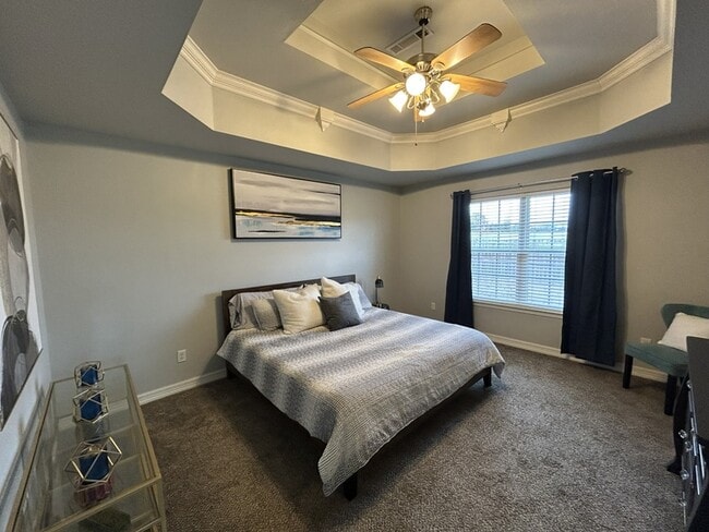 Building Photo - 4800 SW Golden Eagle Ave