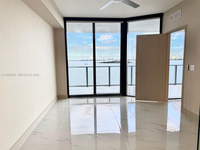 Building Photo - 700 NE 24th St