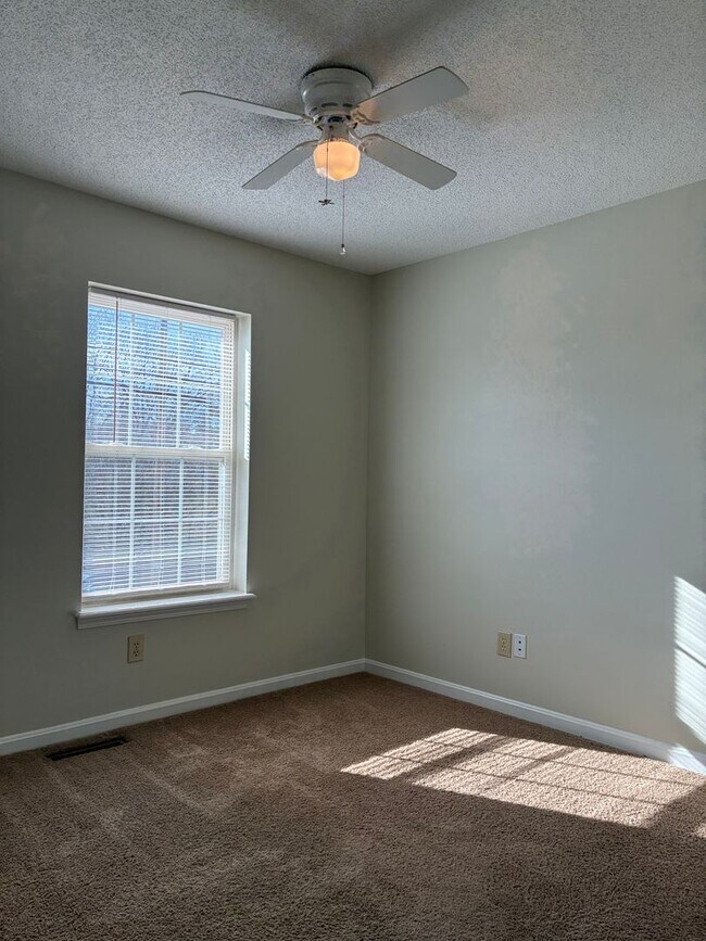 Building Photo - 1331 AmandaJo Drive