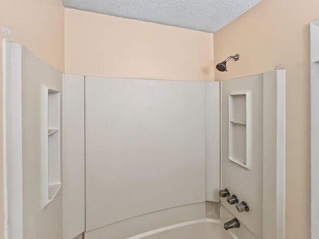 Building Photo - 3007 Huntleigh Dr