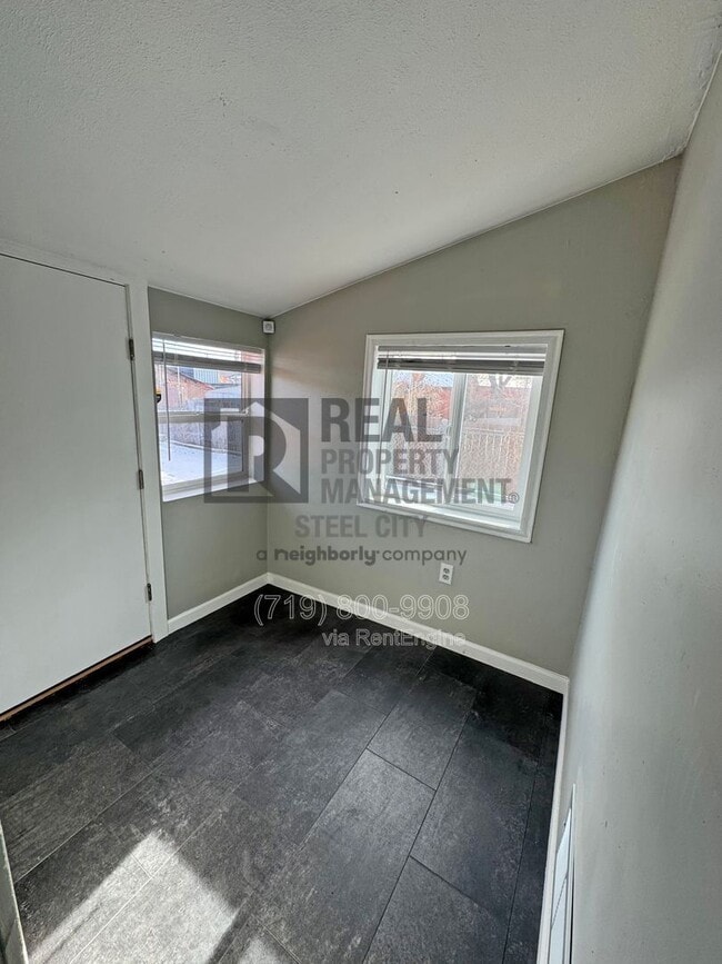 Building Photo - 1626 E Routt Ave