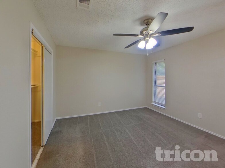 Building Photo - 3910 Lillie St