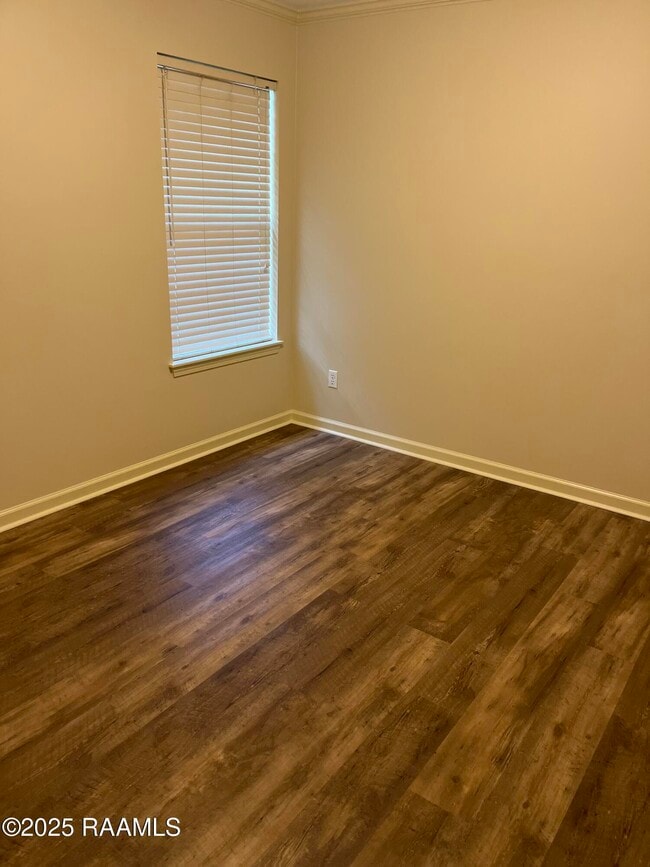 Building Photo - 405 Langley Dr