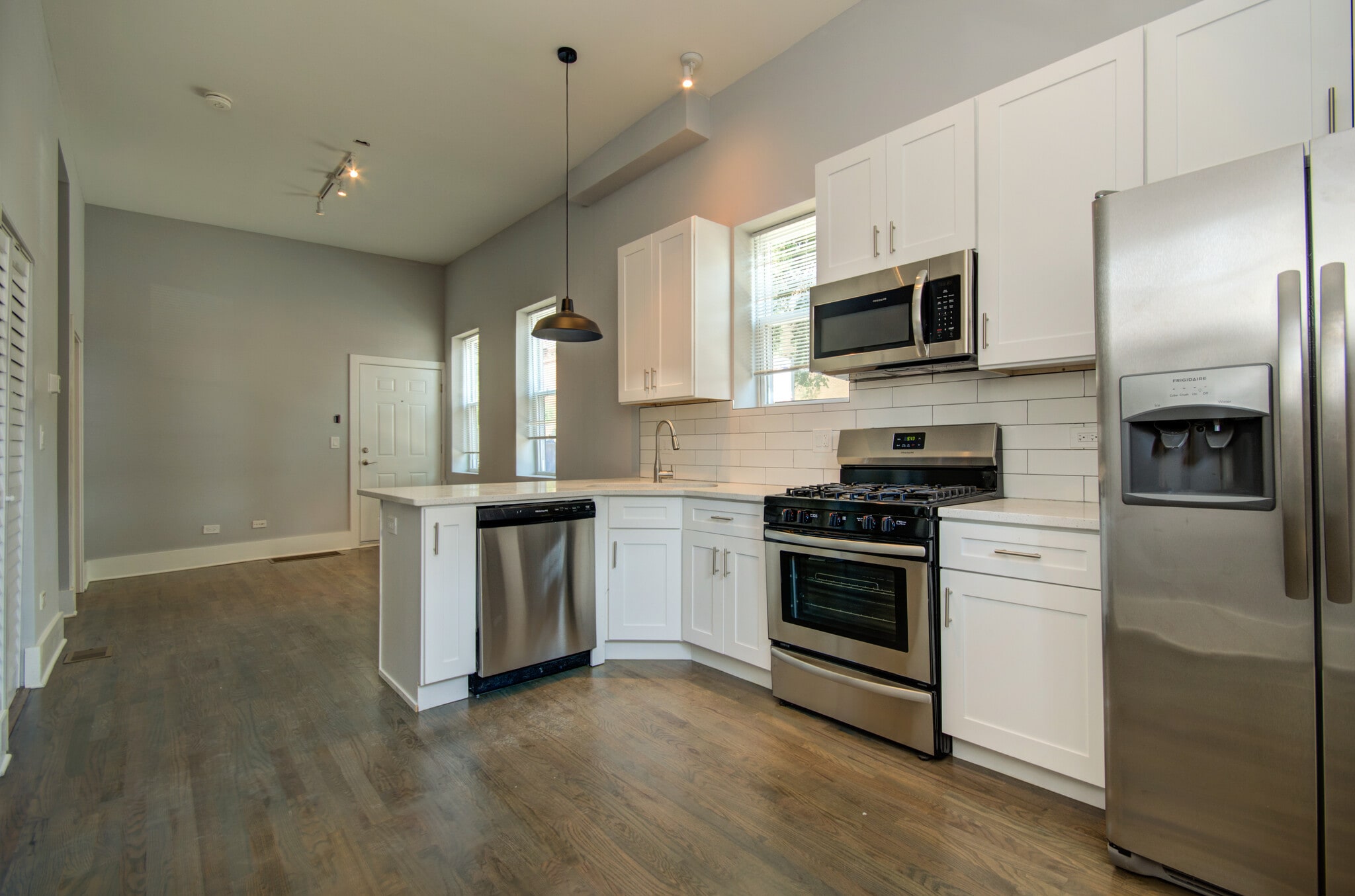 Building Photo - 1902 W 21st Pl