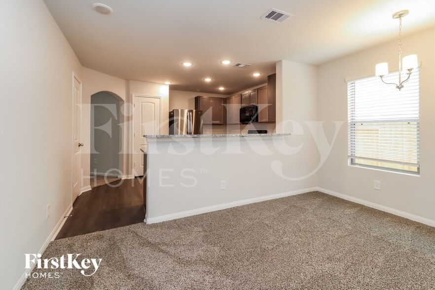 Building Photo - 25621 Roy Rogers Rd