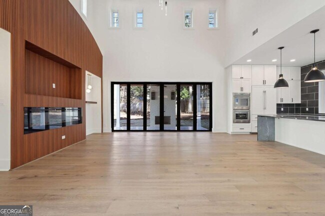 Building Photo - 120 Thome Dr