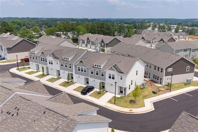 Building Photo - 622 Shallowford Rd