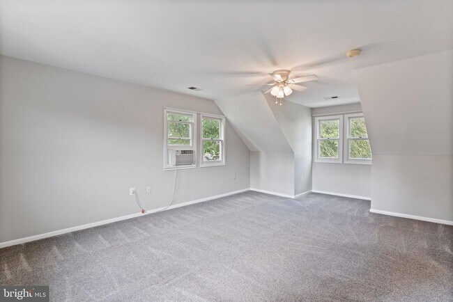 Building Photo - 4023 Poplar St