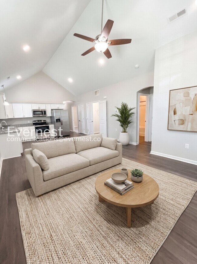 Building Photo - 3 Bed/2 Bath Home with Off-Street Parking / Pet-Friendly / Available Now!