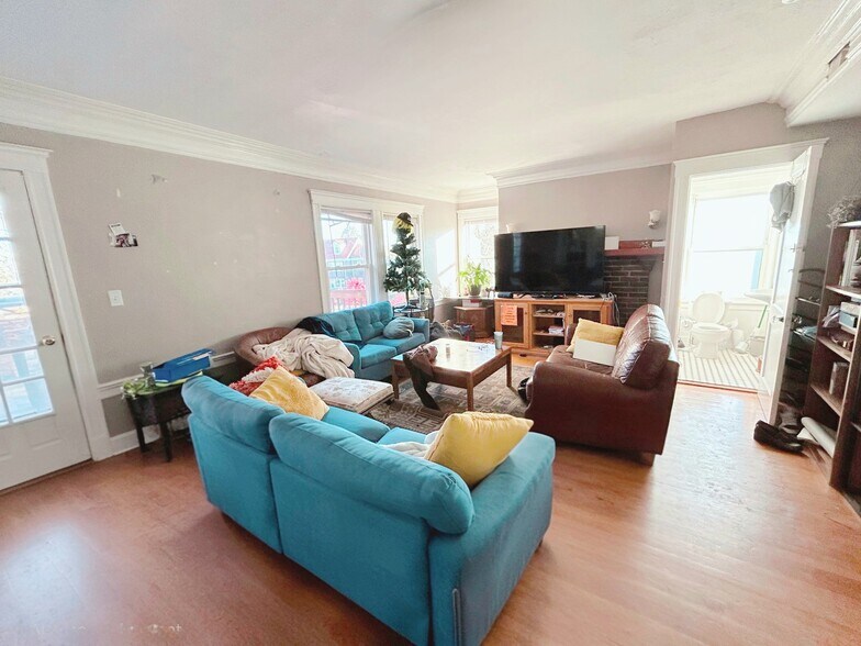 Building Photo - 235 Commonwealth Ave