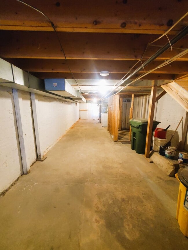 Building Photo - 1225 E Lanvale St