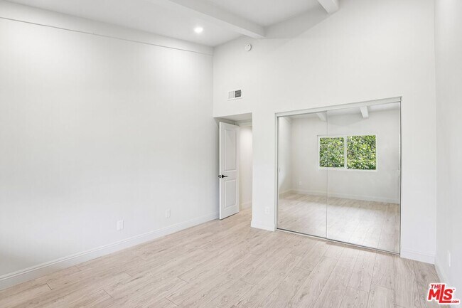 Building Photo - 2700 Cahuenga Blvd E