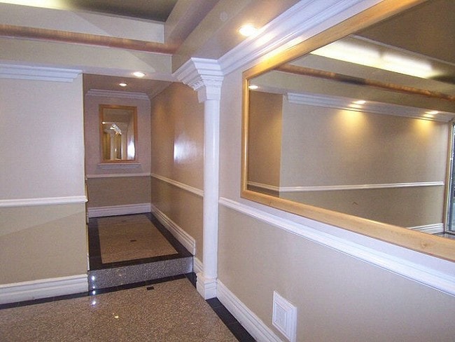 Lobby Photo - Villa Granada